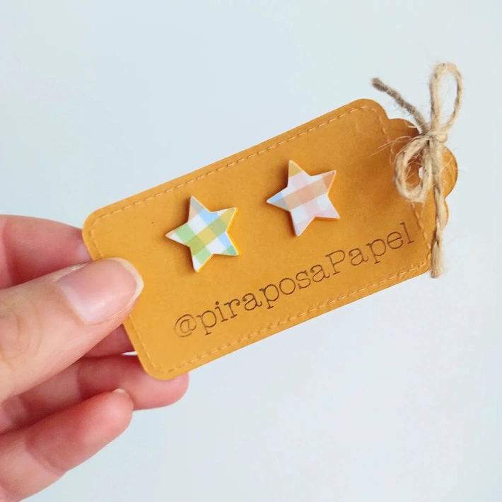 Mini estrellas aretes diseño rayas