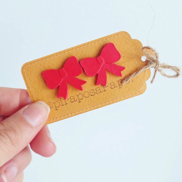 Moños aretes tono rojo